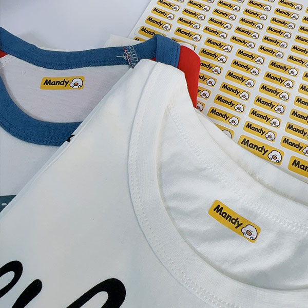 Coloque em etiquetas de roupas