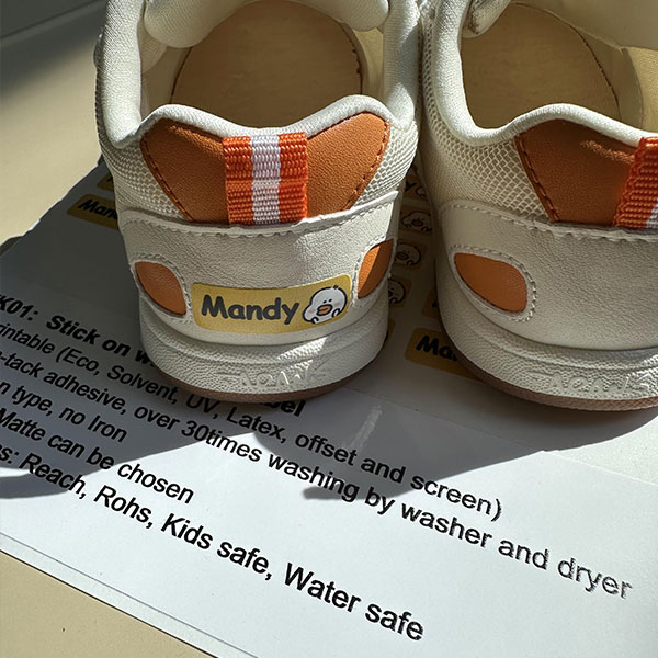 Etiquetas para colar no tecido